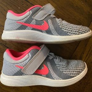 Nike girl shoes size 9c